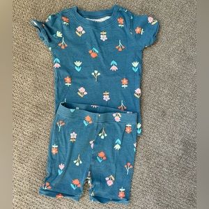 Old navy flower pajamas. Size 4T